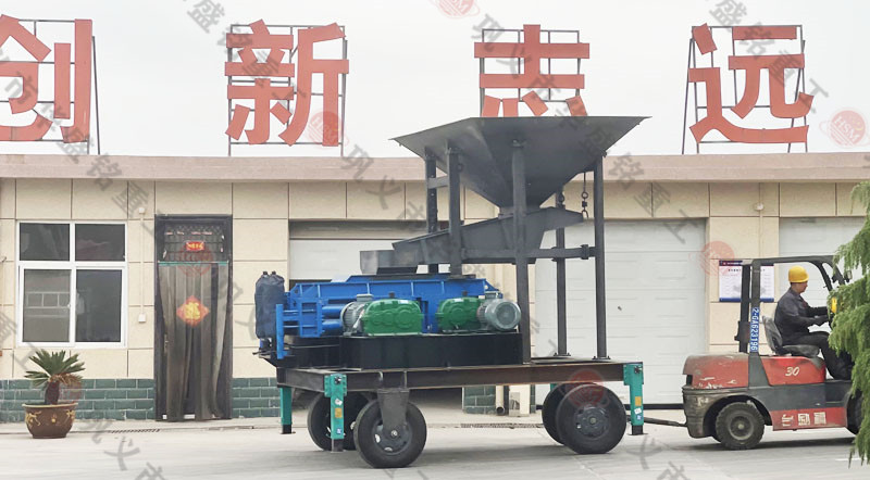 800/800型石英石制砂機(jī)時(shí)產(chǎn)量多少噸 石英石對(duì)輥制砂機(jī)怎樣選購 