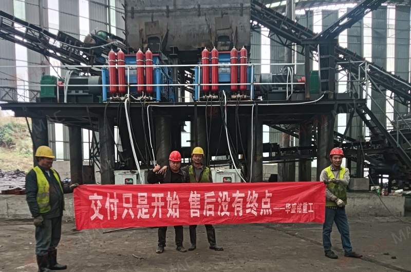 貴州兩臺對輥機破碎煤矸石現場
