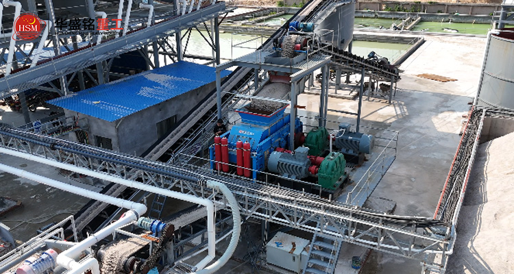 對輥破碎機生產現場 對輥破碎機生產現場