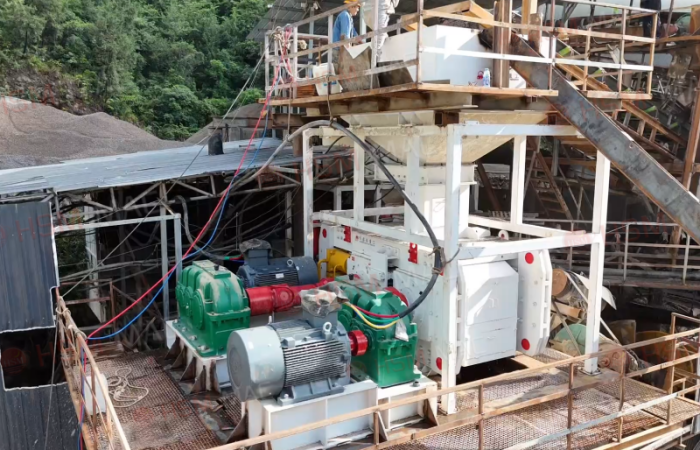 選礦廠用破碎機生產現場